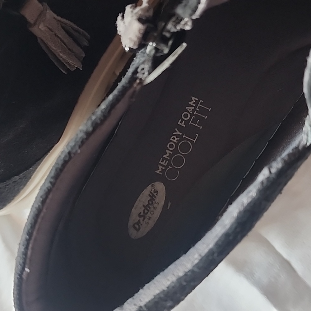Shoes - Picture 4 of 5